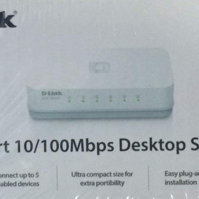 D-Link DES-1005C 5-Port 10/100 Mbps Unmanaged Switch, white D-Link DES-1005C 5-Port 10/100 Mbps Unmanaged Switch, white